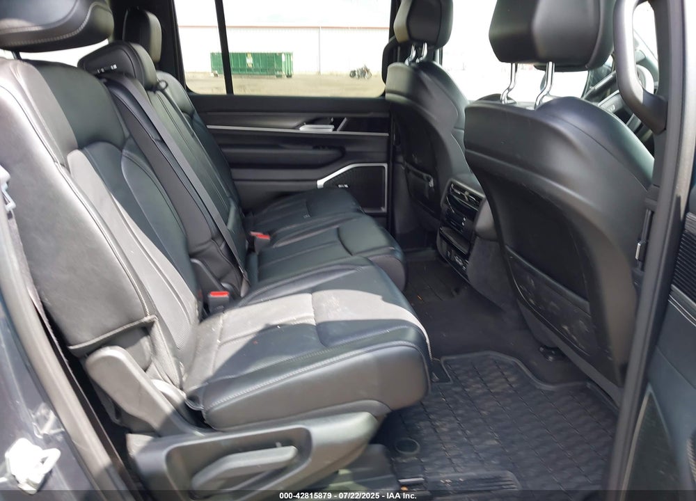 2024 JEEP WAGONEER L VIN: 1C4SJSBP5RS175261