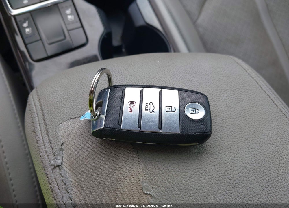 2016 KIA OPTIMA VIN: 5XXGU4L32GG080605