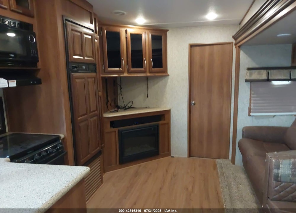 2016 PRIME TIME CRUSADER 35' 5TH WHEEL VIN: 5ZT3CSVB9GG119403