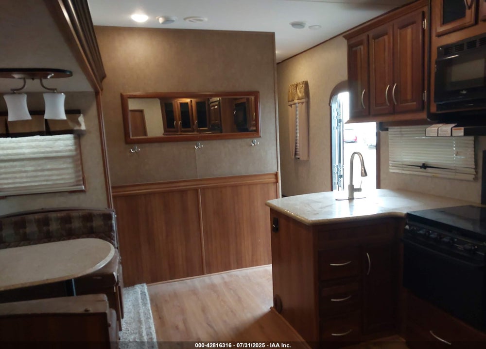 2016 PRIME TIME CRUSADER 35' 5TH WHEEL VIN: 5ZT3CSVB9GG119403