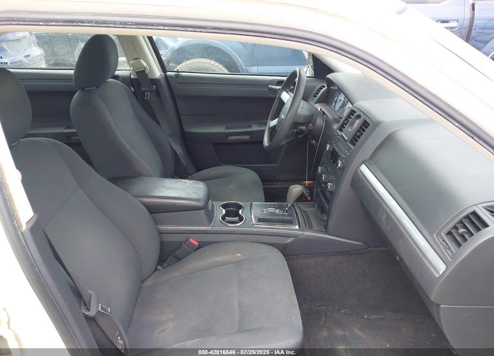 2008 CHRYSLER 300 VIN: 2C3LA43R08H192737