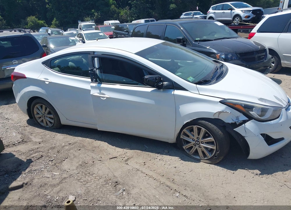 2016 HYUNDAI ELANTRA VIN: 5NPDH4AE4GH796695