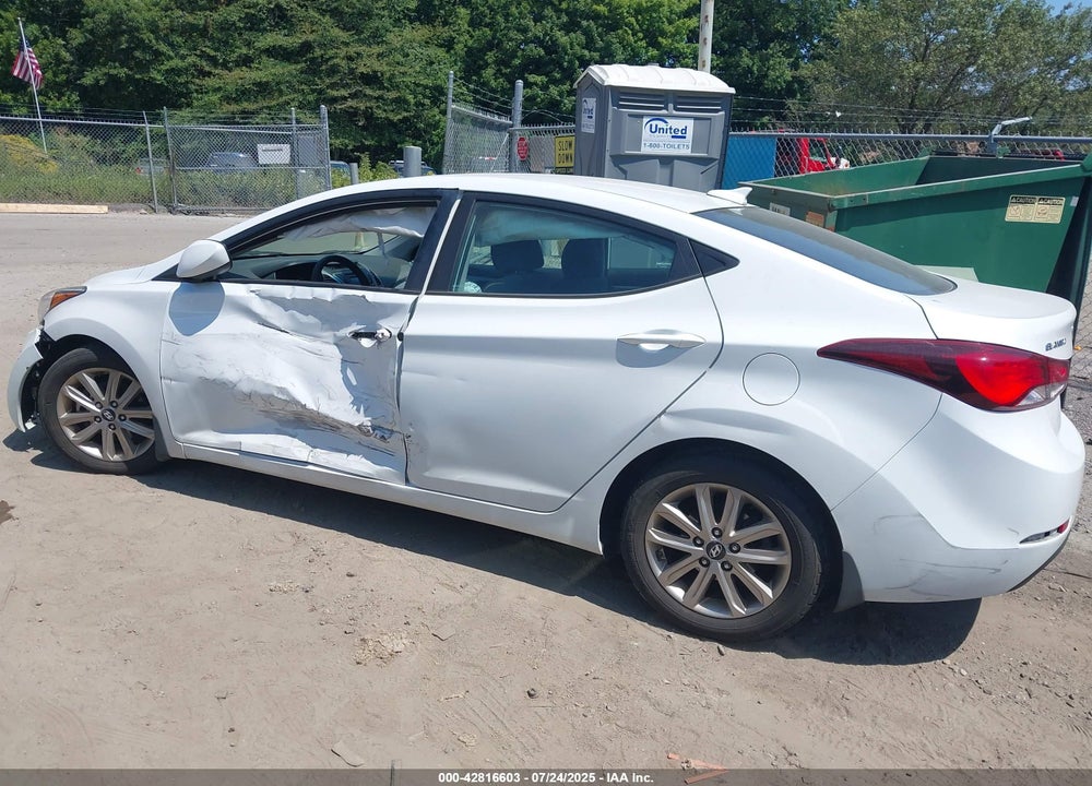 2016 HYUNDAI ELANTRA VIN: 5NPDH4AE4GH796695
