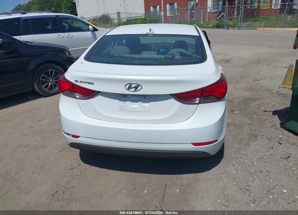 2016 HYUNDAI ELANTRA VIN: 5NPDH4AE4GH796695