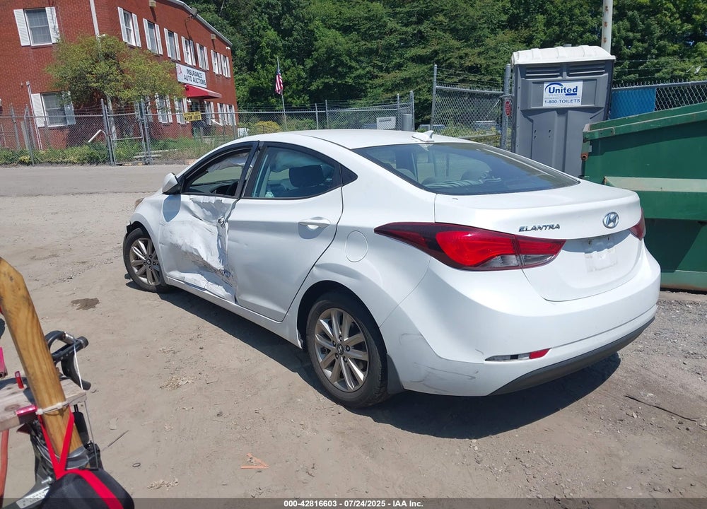 2016 HYUNDAI ELANTRA VIN: 5NPDH4AE4GH796695