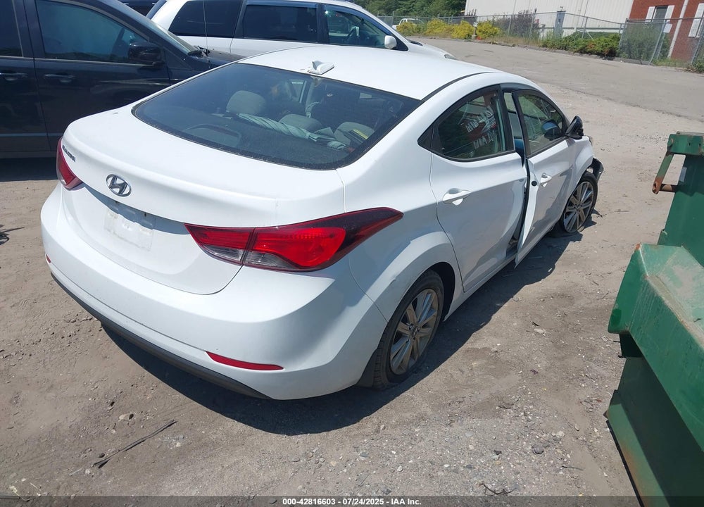 2016 HYUNDAI ELANTRA VIN: 5NPDH4AE4GH796695