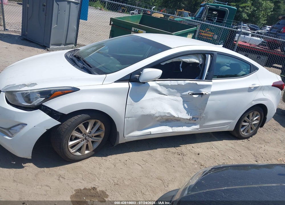2016 HYUNDAI ELANTRA VIN: 5NPDH4AE4GH796695