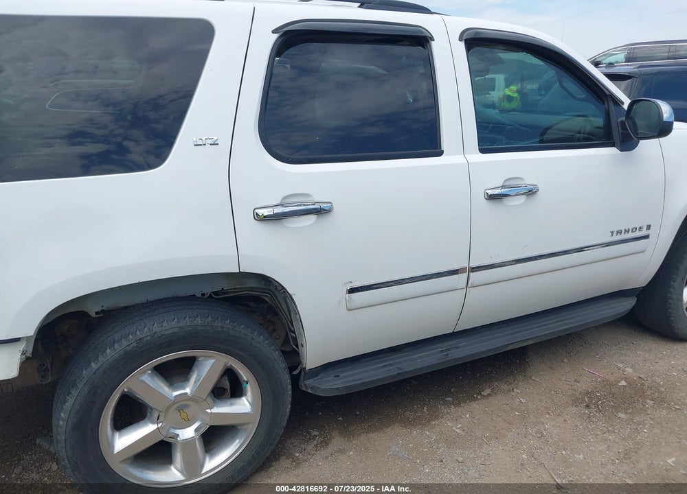 2009 CHEVROLET TAHOE LTZ VIN: 1GNFC33089R203149