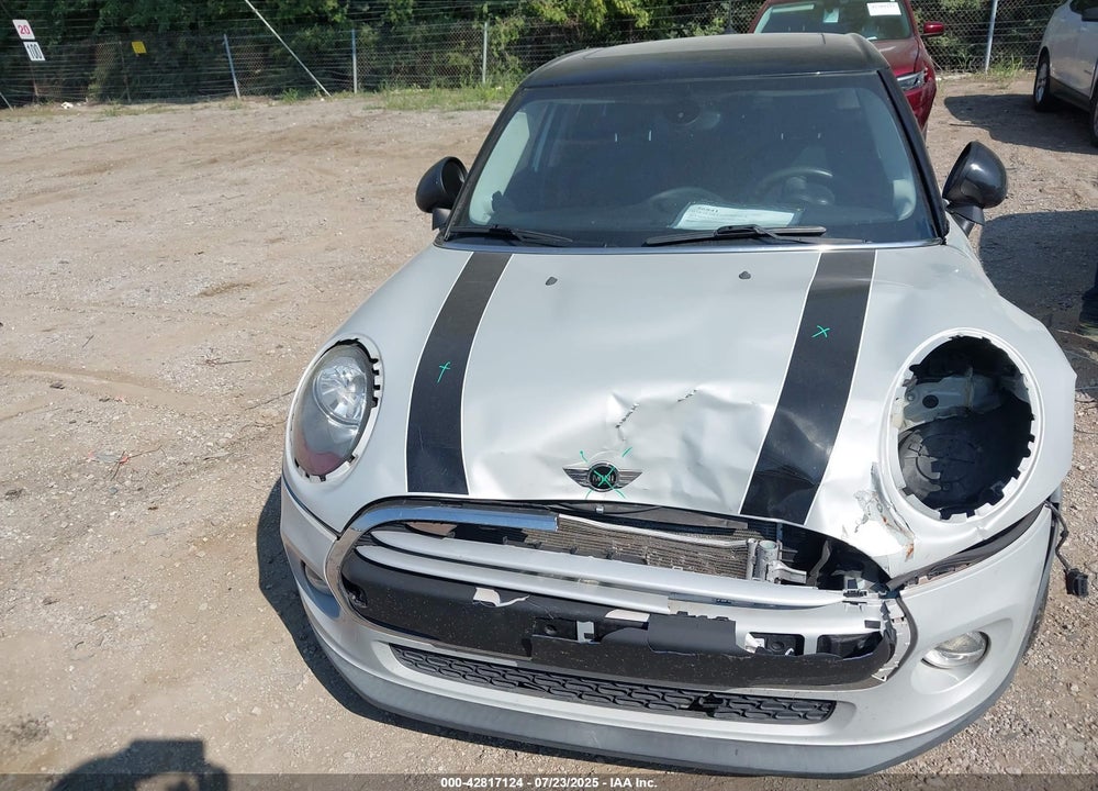 2015 MINI COOPER VIN: WMWXS5C51FT828981