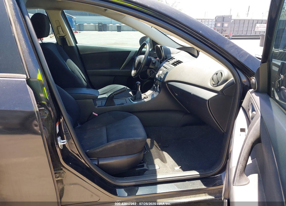 2011 MAZDA 3 VIN: JM1BL1UGXB1467727
