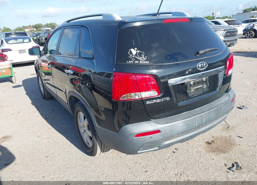 2011 KIA SORENTO VIN: 5XYKT3A1XBG045808