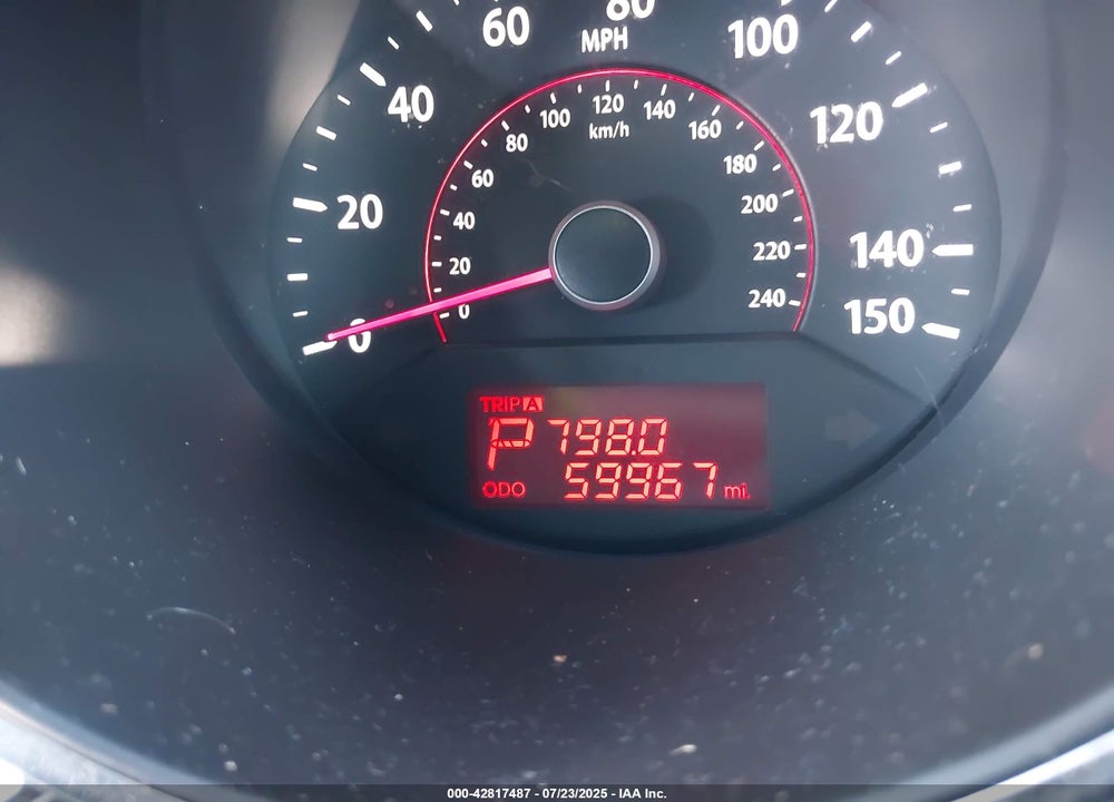 2011 KIA SORENTO VIN: 5XYKT3A1XBG045808