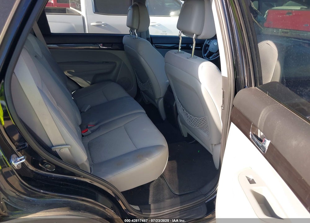 2011 KIA SORENTO VIN: 5XYKT3A1XBG045808