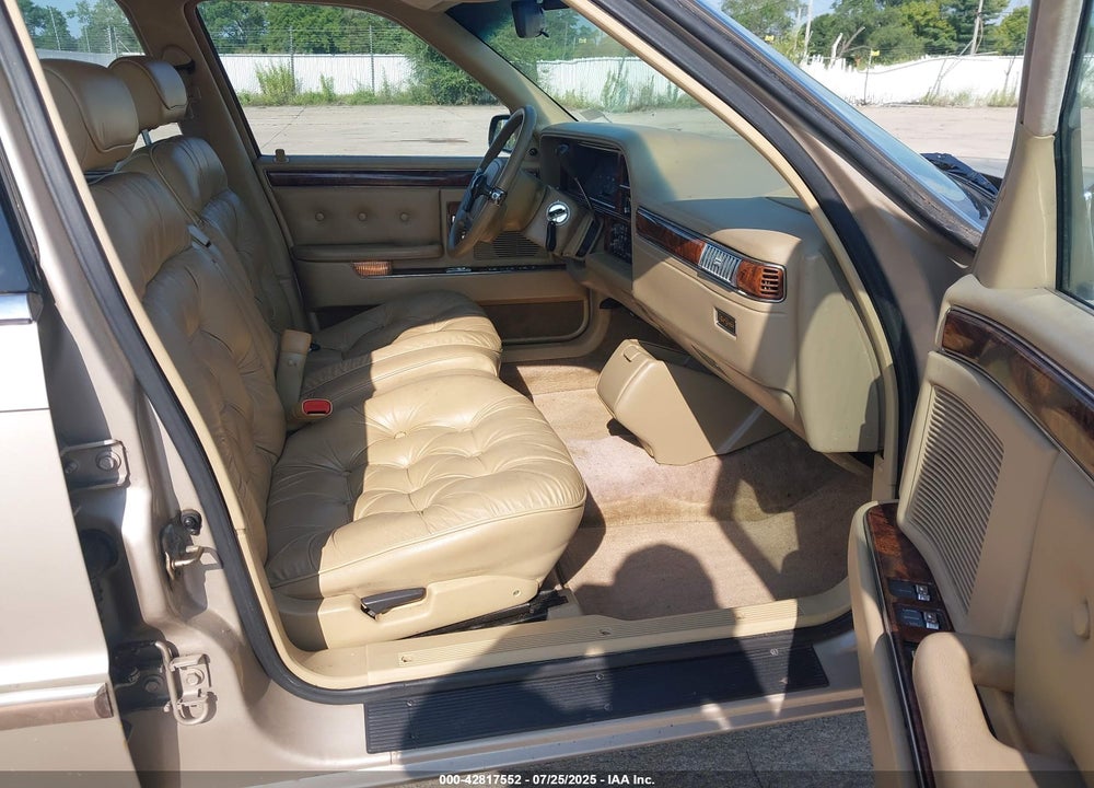 1993 CHRYSLER NEW YORKER C-BODY SALON VIN: 1C3XC66R3PD206189