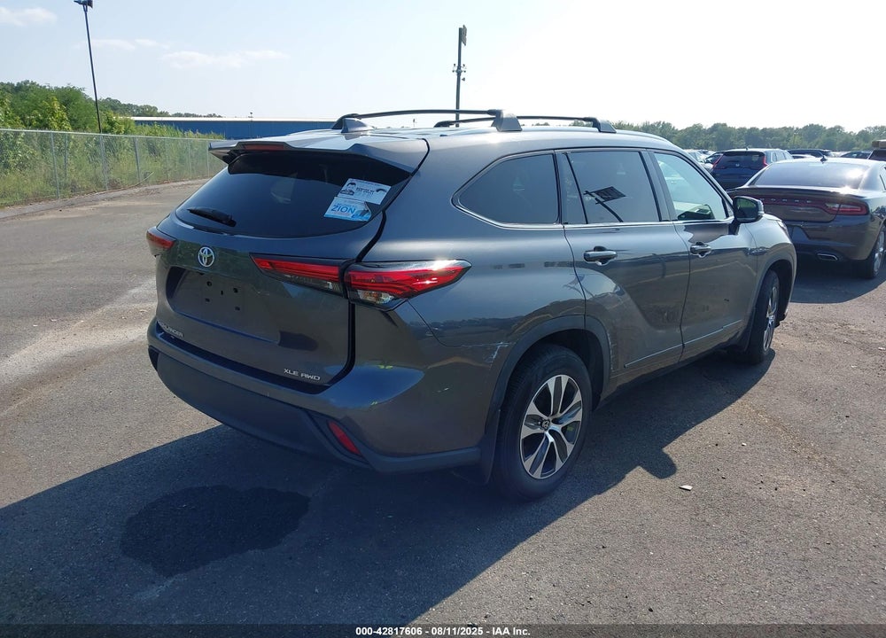 2021 TOYOTA HIGHLANDER XLE VIN: 5TDGZRBH4MS558710