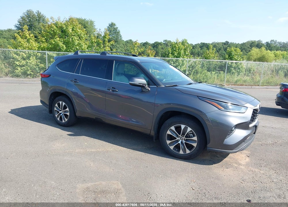 2021 TOYOTA HIGHLANDER XLE VIN: 5TDGZRBH4MS558710