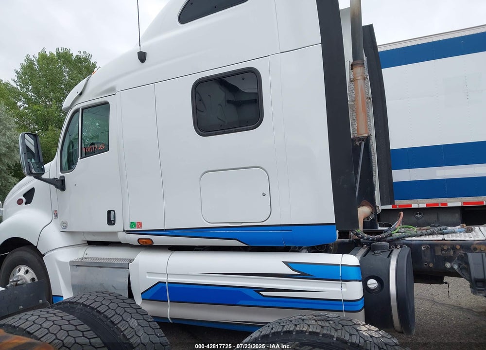2011 PETERBILT 387 VIN: 1XP7DP9X2BD122848