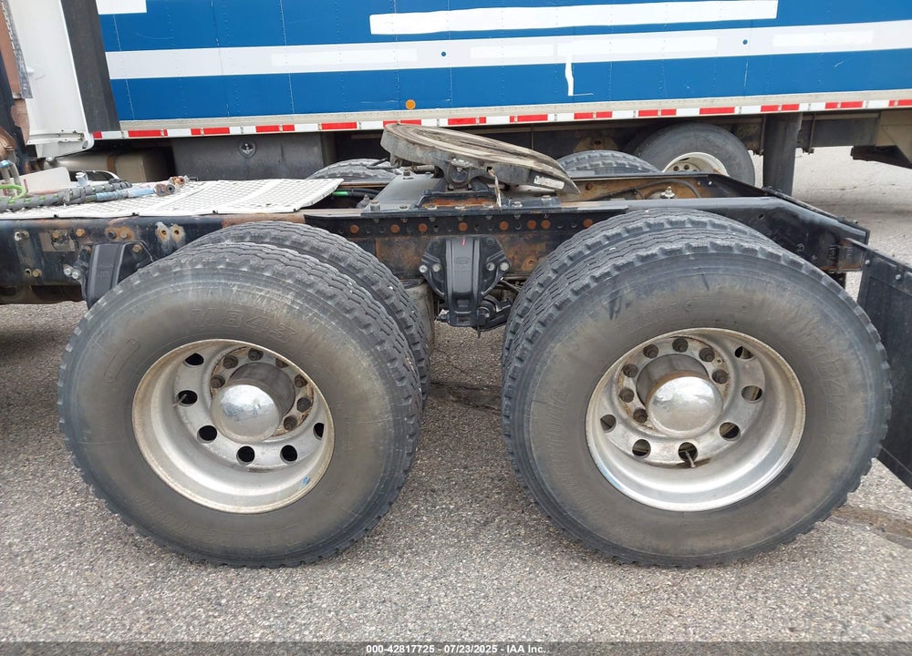 2011 PETERBILT 387 VIN: 1XP7DP9X2BD122848