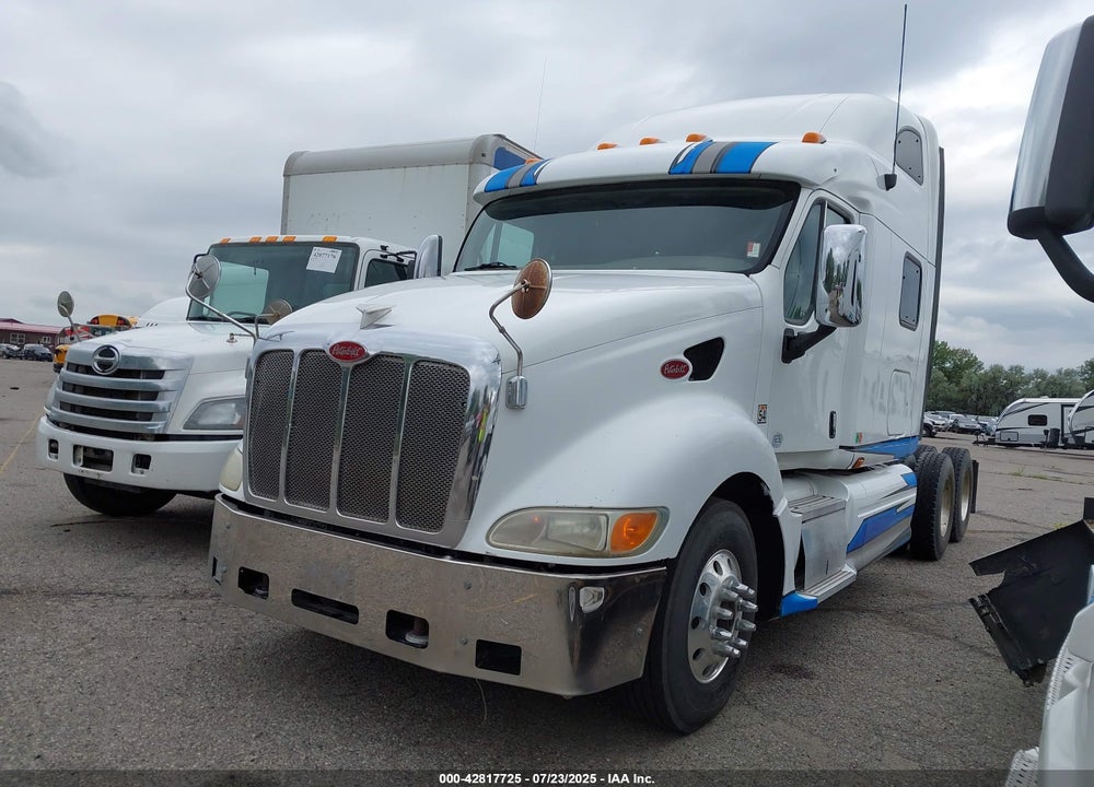 2011 PETERBILT 387 VIN: 1XP7DP9X2BD122848