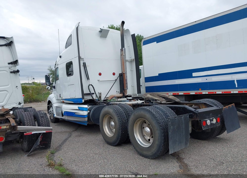 2011 PETERBILT 387 VIN: 1XP7DP9X2BD122848