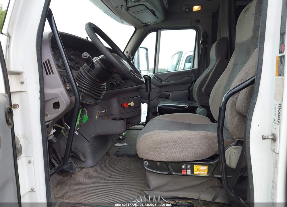 2011 PETERBILT 387 VIN: 1XP7DP9X2BD122848