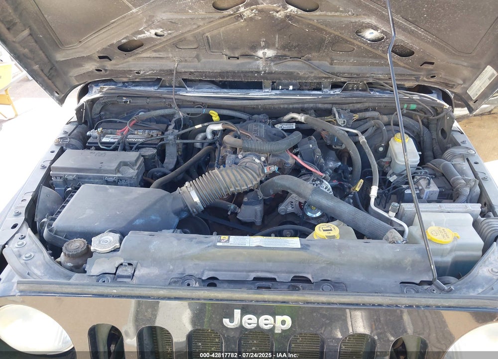 2011 JEEP WRANGLER / VIN: 1J4AA2D12BL636740