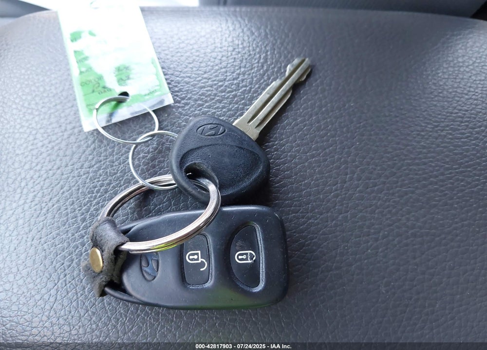 2011 HYUNDAI SANTA FE VIN: 5XYZGDAG9BG056635