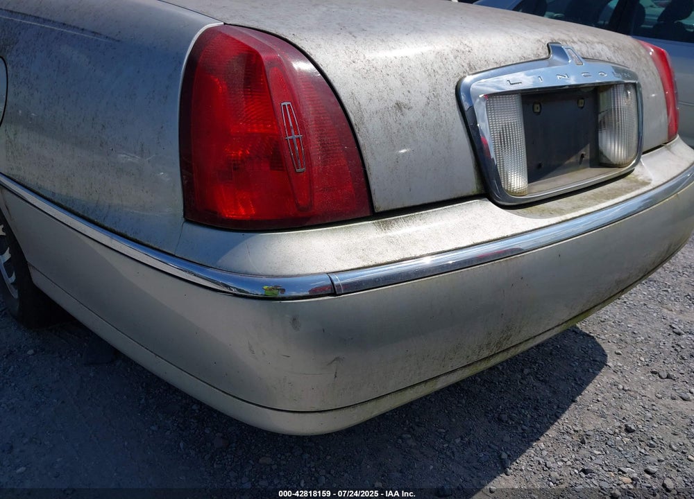 2001 LINCOLN TOWN CAR VIN: 1LNHM82W91Y739163