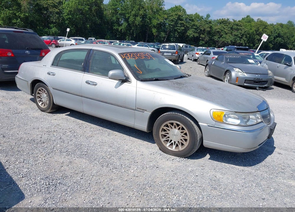 2001 LINCOLN TOWN CAR VIN: 1LNHM82W91Y739163