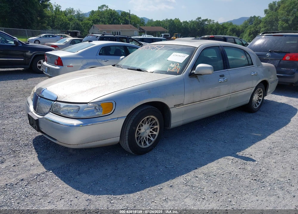 2001 LINCOLN TOWN CAR VIN: 1LNHM82W91Y739163