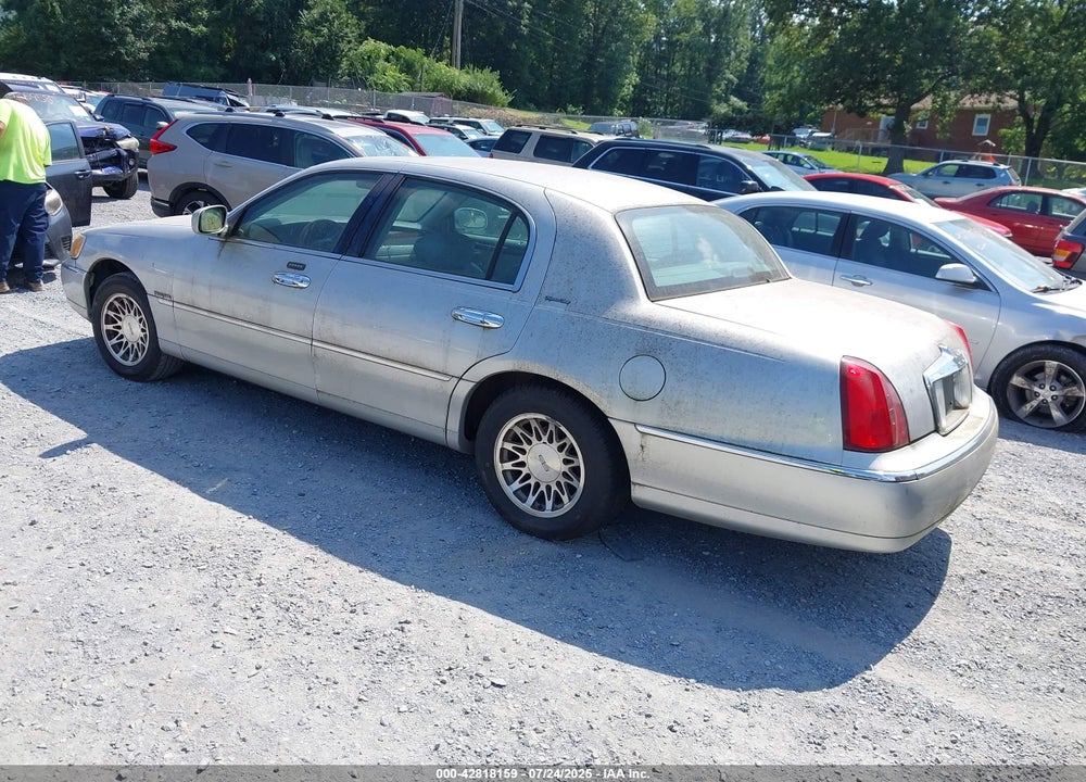 2001 LINCOLN TOWN CAR VIN: 1LNHM82W91Y739163