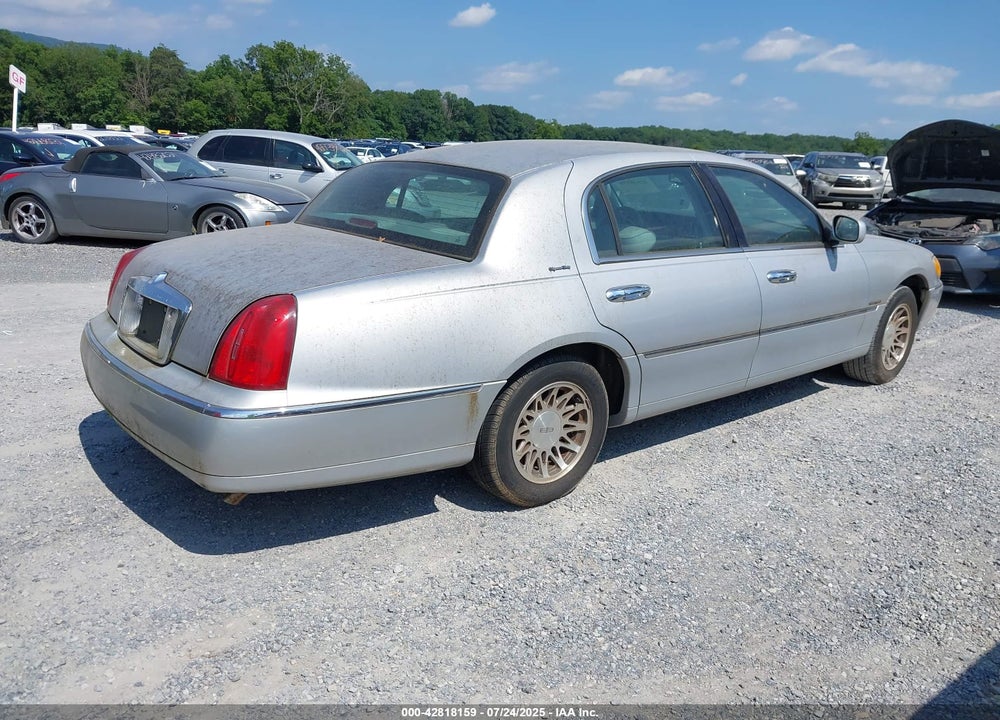 2001 LINCOLN TOWN CAR VIN: 1LNHM82W91Y739163