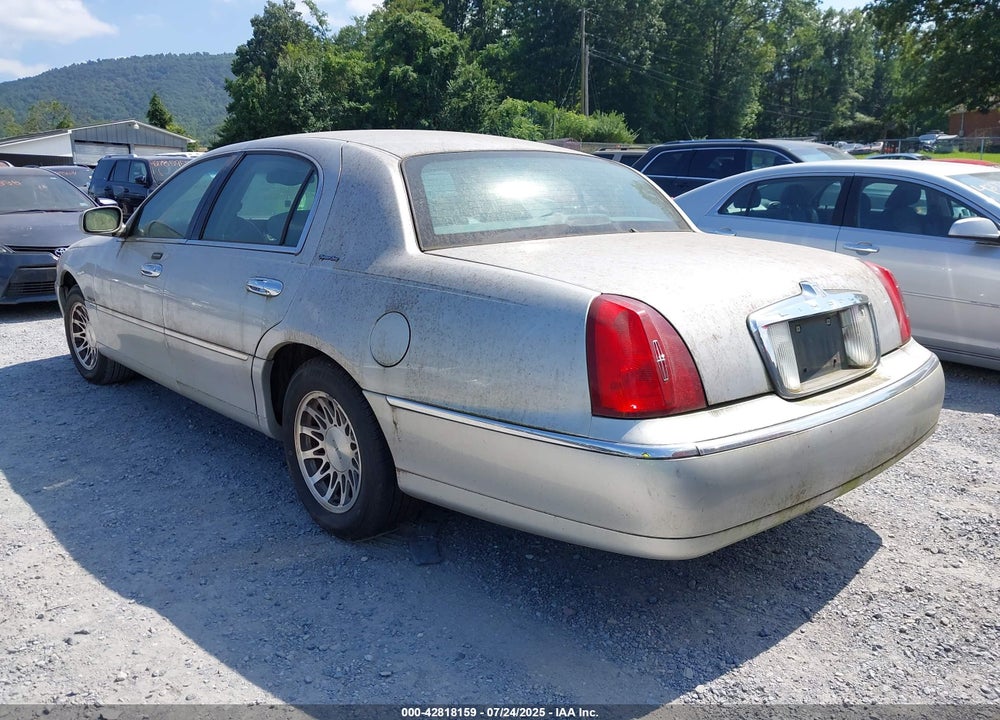 2001 LINCOLN TOWN CAR VIN: 1LNHM82W91Y739163