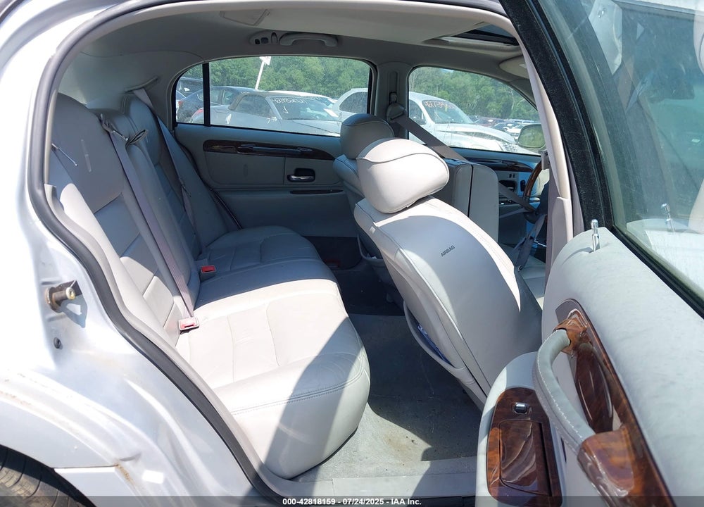 2001 LINCOLN TOWN CAR VIN: 1LNHM82W91Y739163