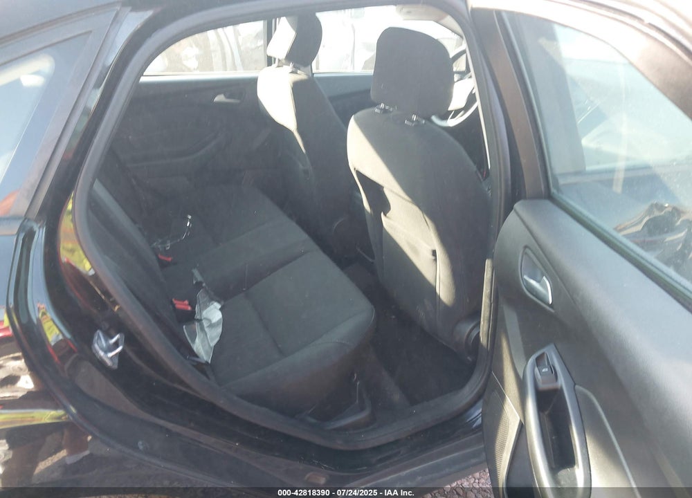 2016 FORD FOCUS VIN: 1FADP3F23GL229326