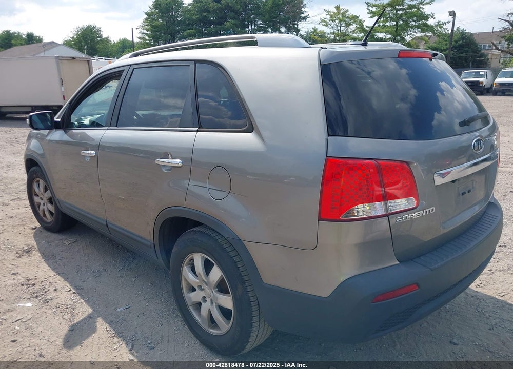 2011 KIA SORENTO VIN: 5XYKT4A11BG130347