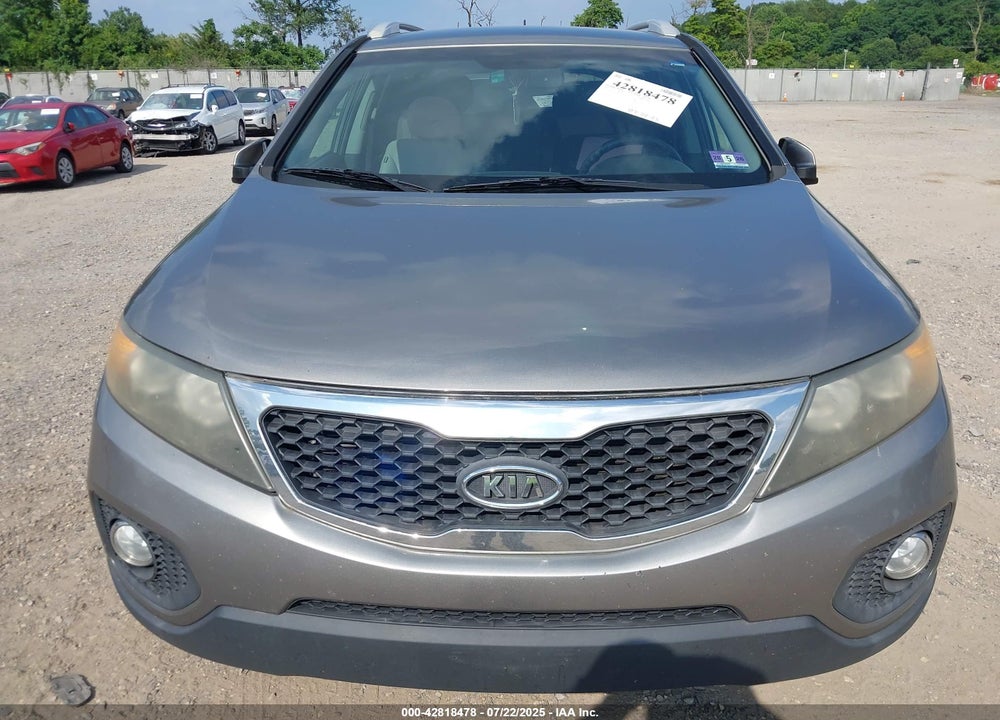 2011 KIA SORENTO VIN: 5XYKT4A11BG130347