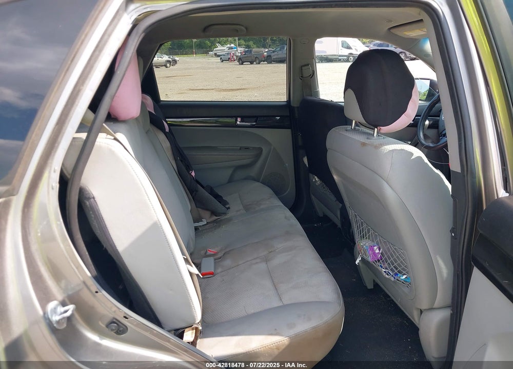 2011 KIA SORENTO VIN: 5XYKT4A11BG130347