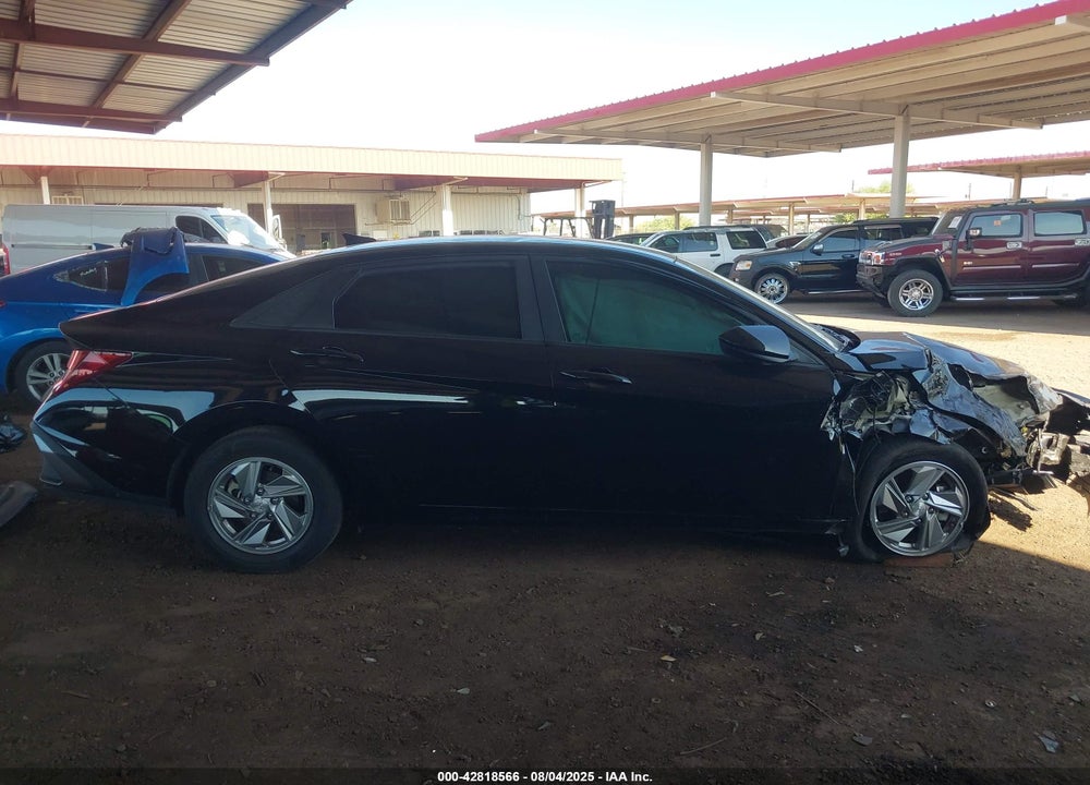 2024 HYUNDAI ELANTRA VIN: KMHLL4DG1RU677305