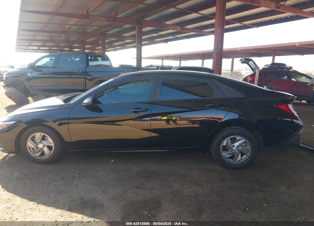2024 HYUNDAI ELANTRA VIN: KMHLL4DG1RU677305