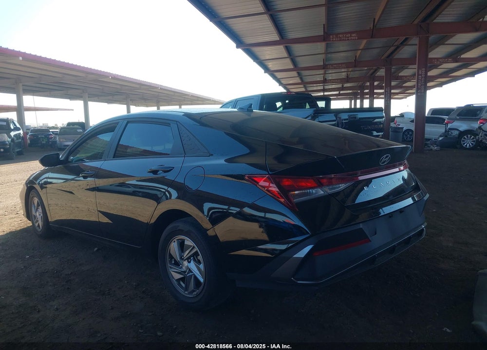 2024 HYUNDAI ELANTRA VIN: KMHLL4DG1RU677305