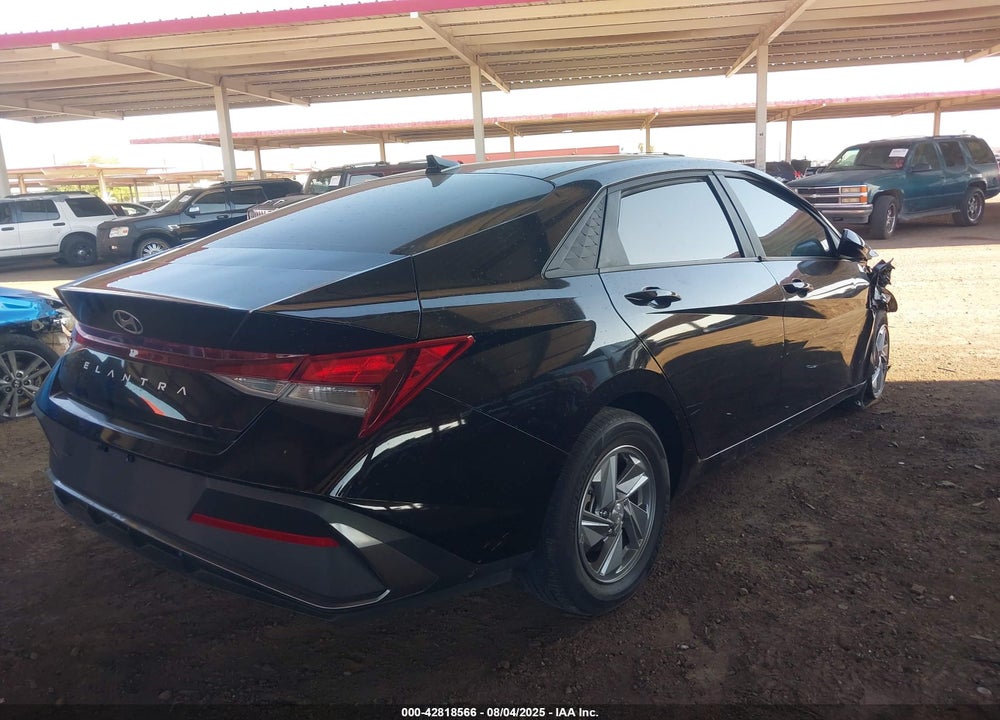 2024 HYUNDAI ELANTRA VIN: KMHLL4DG1RU677305
