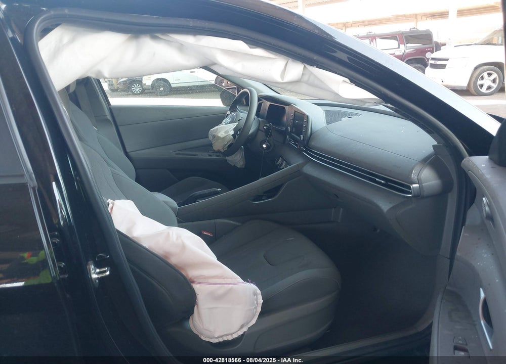 2024 HYUNDAI ELANTRA VIN: KMHLL4DG1RU677305