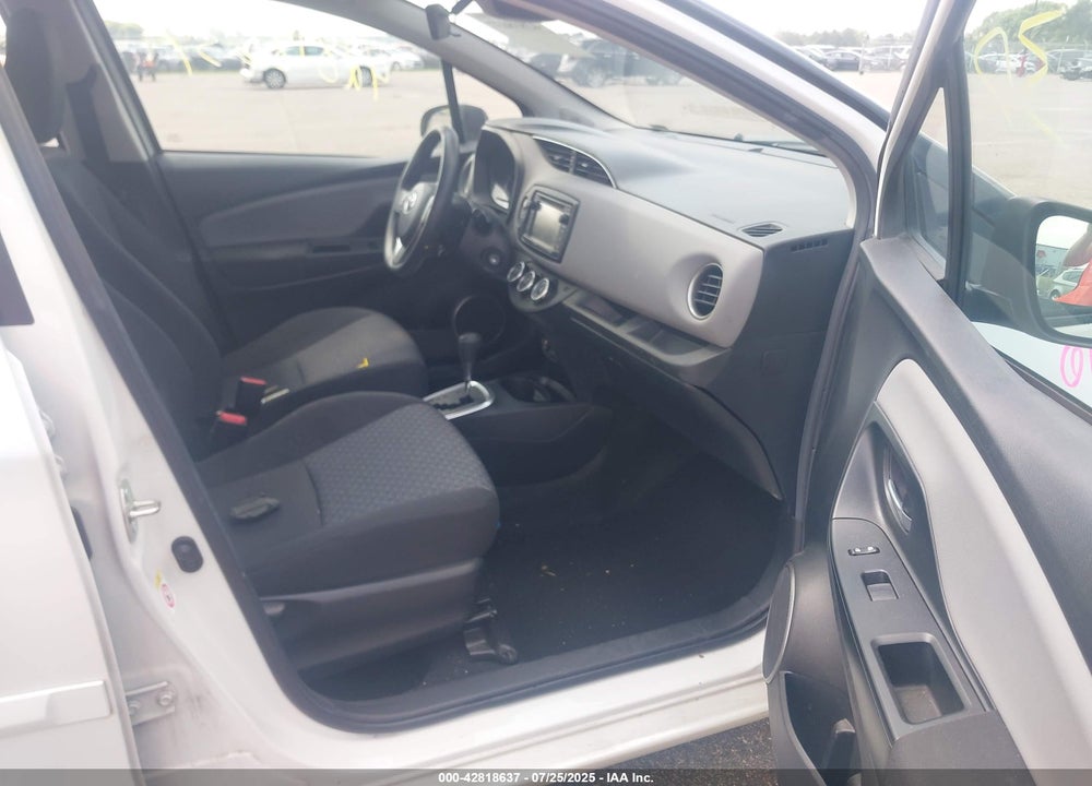 2017 TOYOTA YARIS LE VIN: VNKKTUD38HA077014