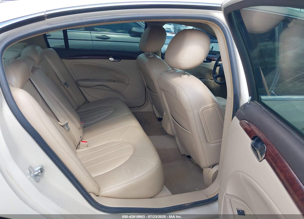 2010 BUICK LUCERNE VIN: 1G4HE5EM8AU110913