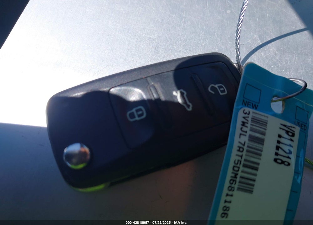 2013 VOLKSWAGEN BEETLE VIN: 3VWJL7AT5DM681186