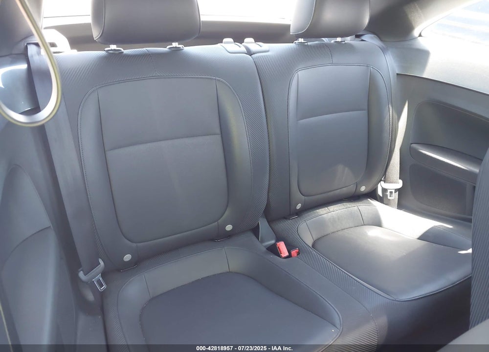 2013 VOLKSWAGEN BEETLE VIN: 3VWJL7AT5DM681186
