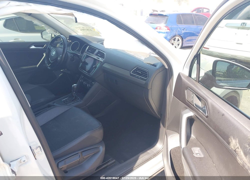 2018 VOLKSWAGEN TIGUAN 2.0T SE/2.0T SEL VIN: 3VV3B7AXXJM069886
