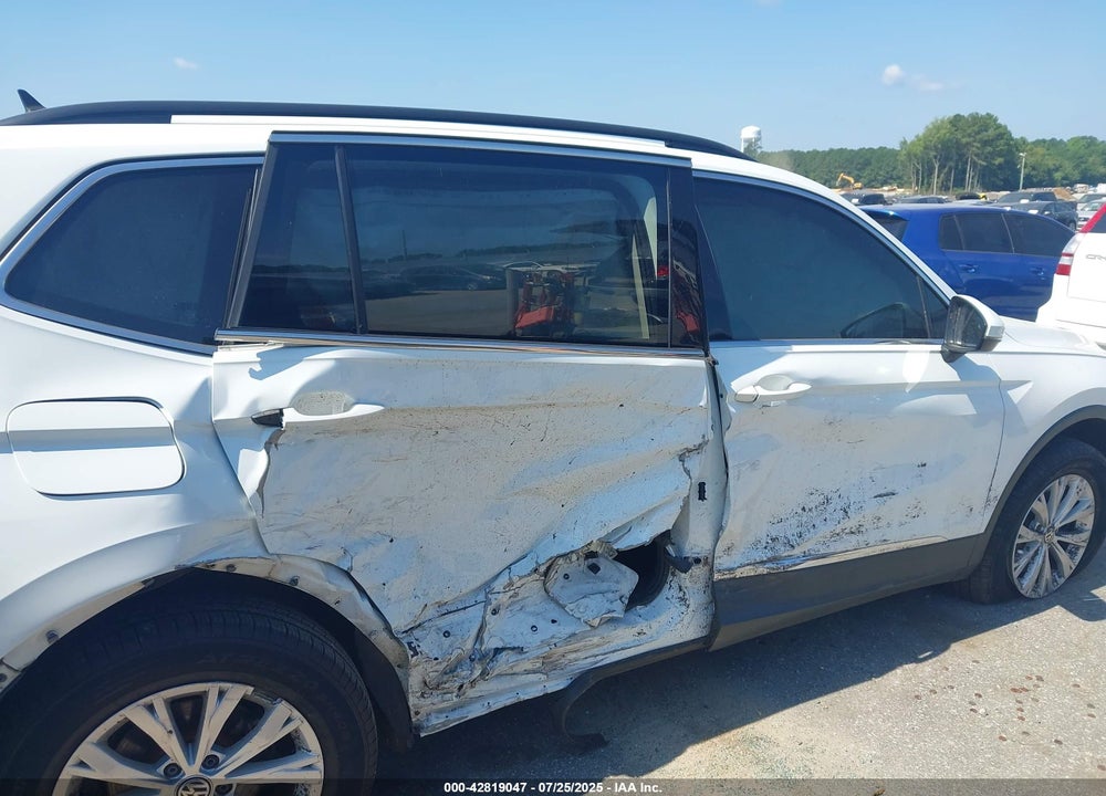 2018 VOLKSWAGEN TIGUAN 2.0T SE/2.0T SEL VIN: 3VV3B7AXXJM069886