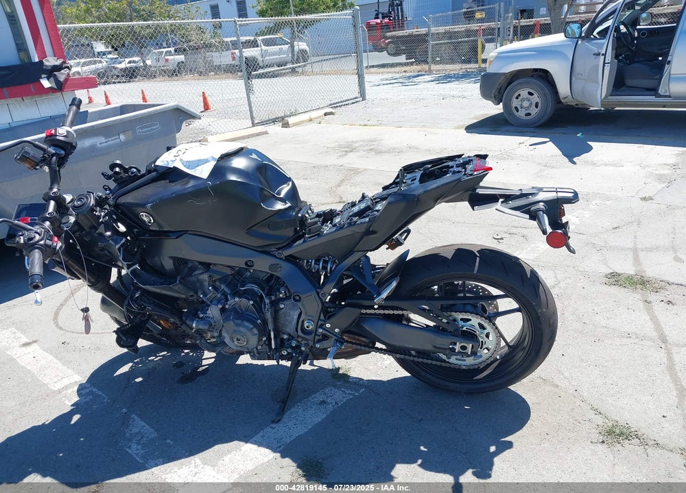 2025 YAMAHA MT09 C VIN: JYARN94YXSA000660